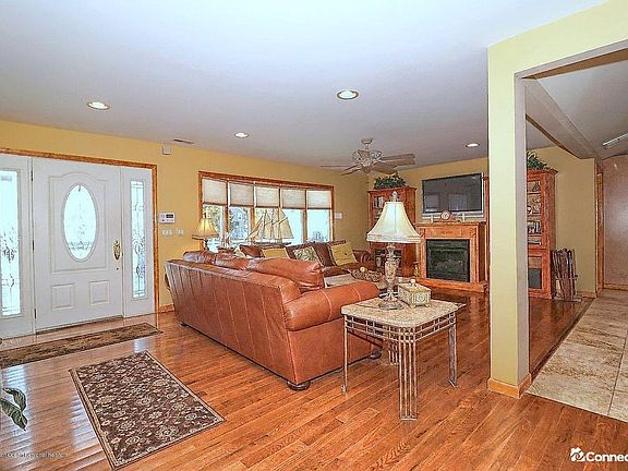 3rd image of 3364 Windsor Ave