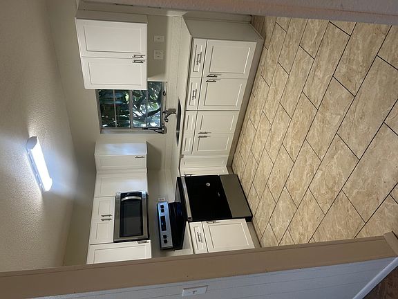 2nd image of 120 N Nekoma Ave #1