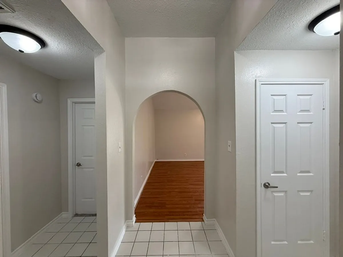 Building Photo - 1208 N Oakmont Loop