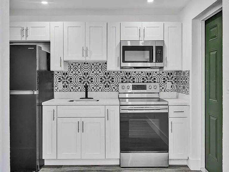 940 SW 28th St #2 — Photo 9