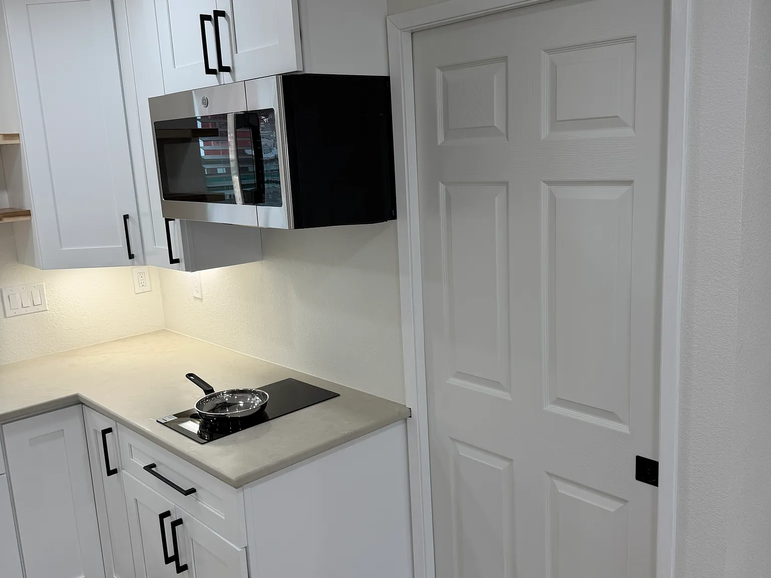 Studio, 350 sqft, $1,900 — Photo 4