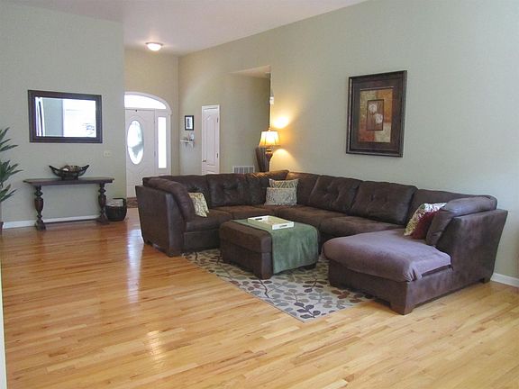 4th image of 47 Riverstone Dr