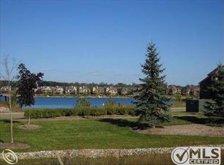 10685 Stoney Point Dr, South Lyon, MI