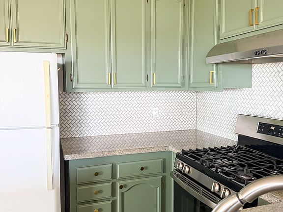 2nd image of 104 Oak Ct