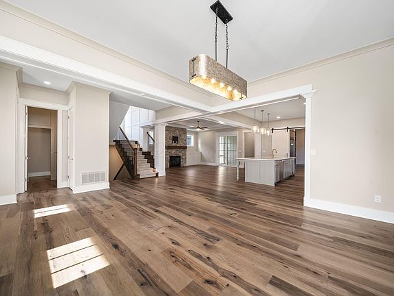 3rd image of 5618 Hickory Dr