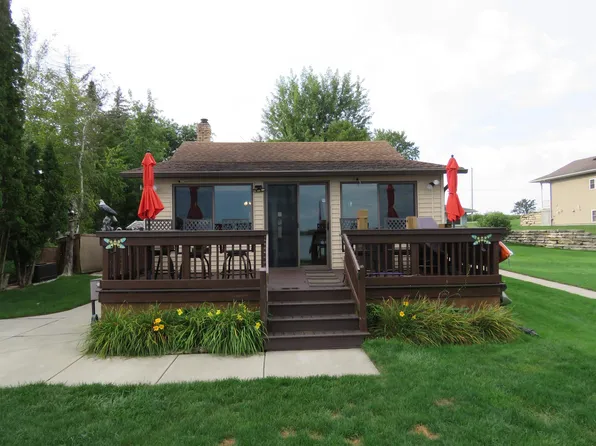 N10362 Howard Dr, Fox Lake, WI 53933