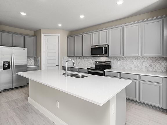 3rd image of 6816 Cloverdale Ave