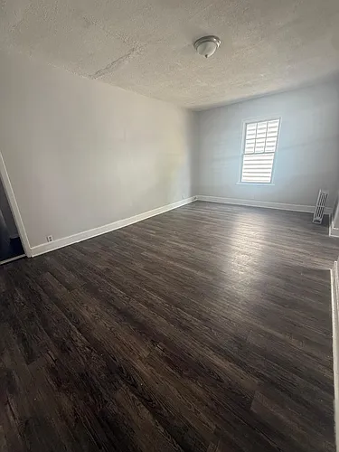 381 Leslie St Photo 1