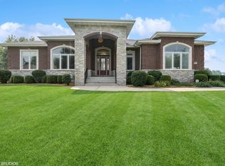 174 Titleist Trl, Poplar Grove, IL 61065