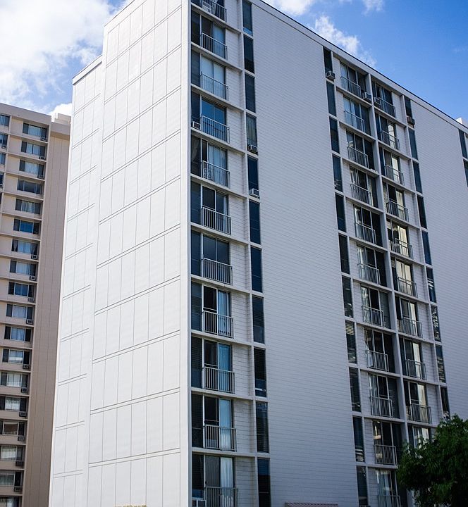 Pikake Manor side view