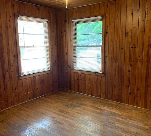 5th image of 106 E Mary St APT B