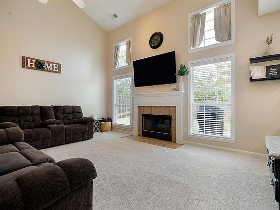 3rd image of 608 Bentmoor Dr