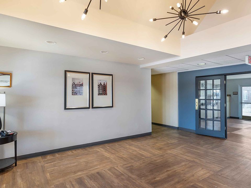 Lobby and Guest Check-in