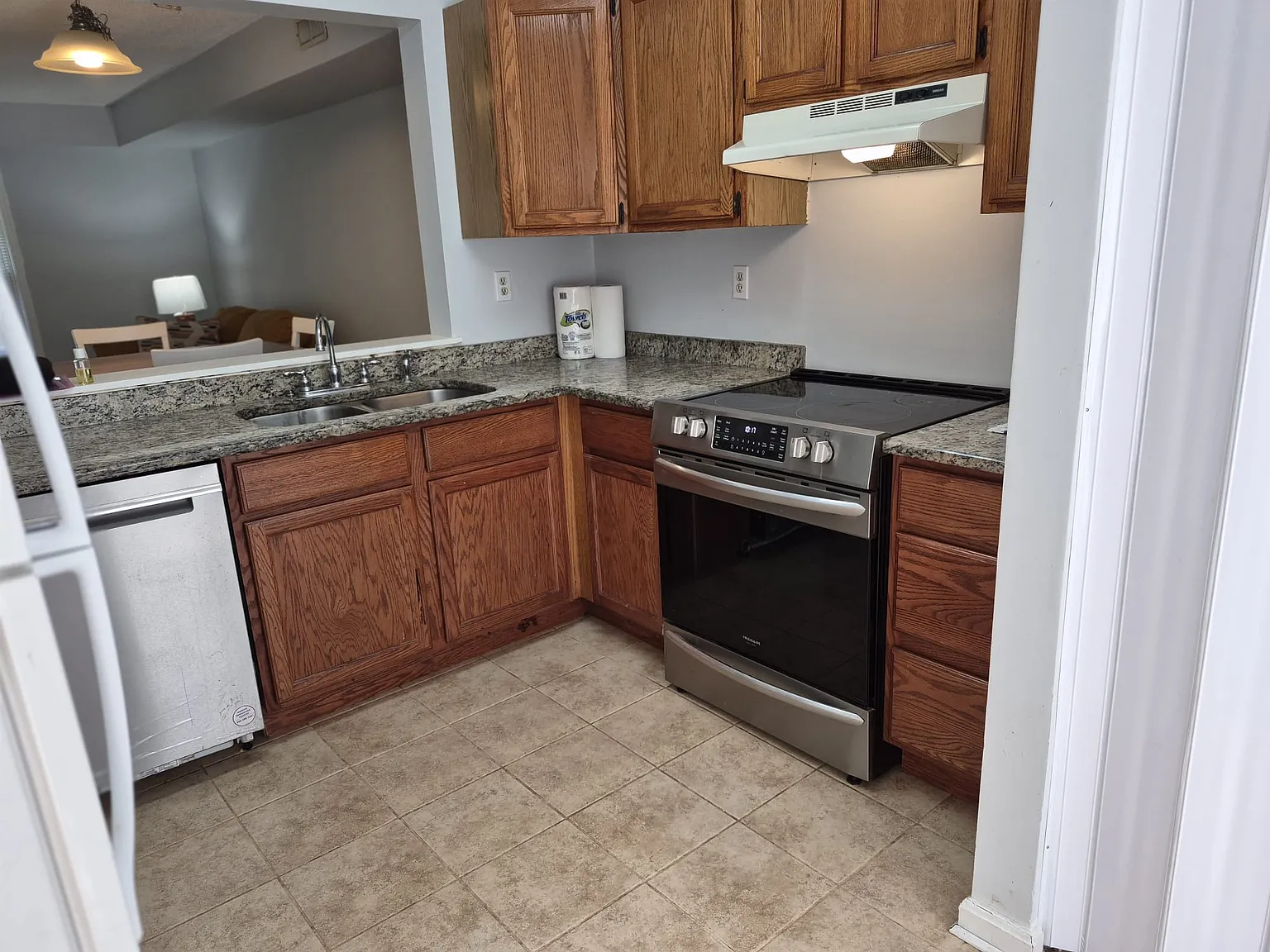 3 bed, 2.5 bath, 1132 sqft, $1,850 — Photo 3