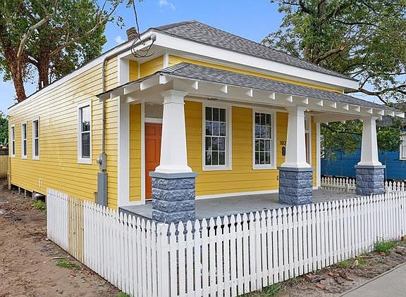 2nd image of 1022 Verret St