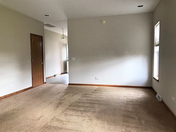 5th image of 102 Gulfstream Ct