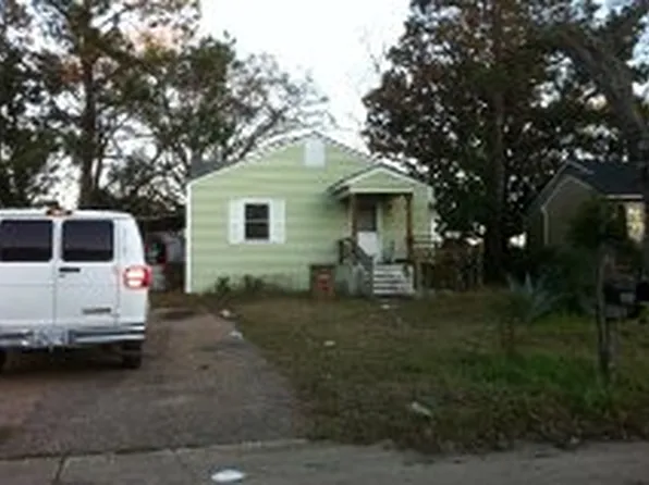 861 E Victory Dr, Mobile, AL 36606