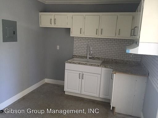 4th image of 806 NE 16th Pl #3479162
