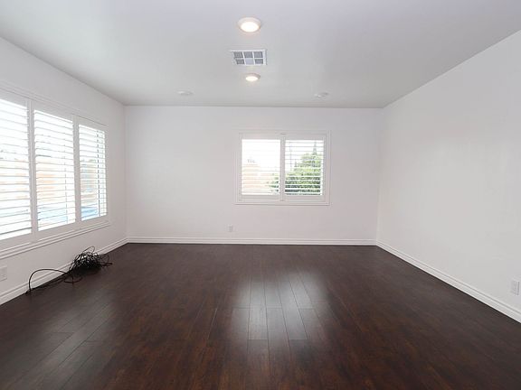4th image of 725 Sydney Dr #725
