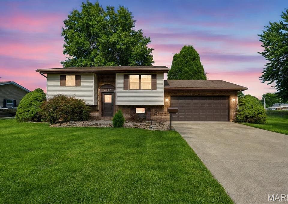 1st image of 3308 Bluebird Ln