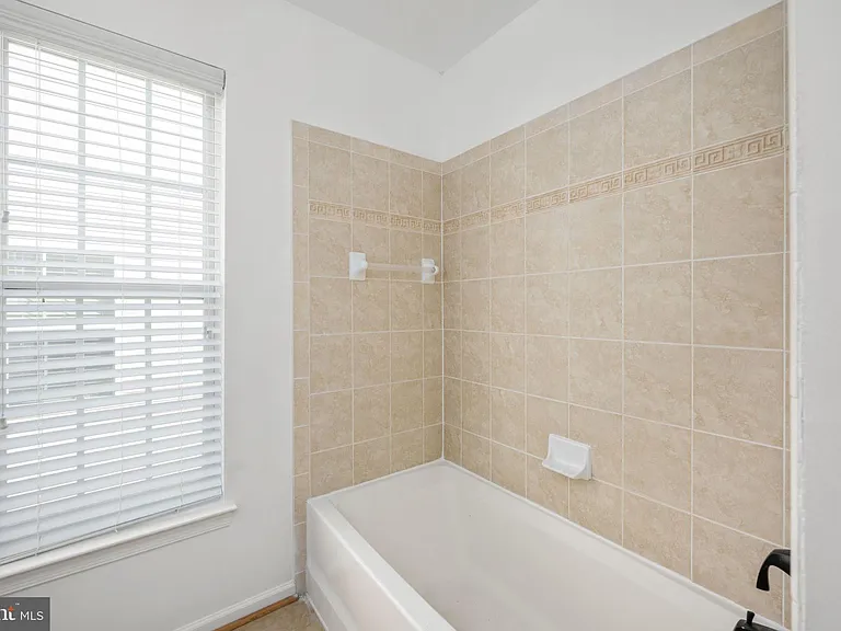 9320 Birch Cliff Dr — Photo 37