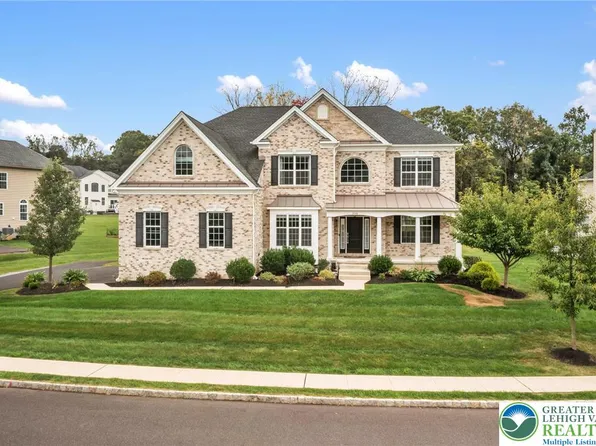 2106 Bellflower Ln, Center Valley, PA 18034