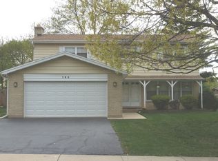 308 Pinecroft Dr, Roselle, IL 60172
