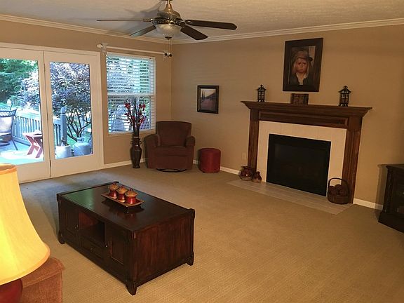 5th image of 730 Weeping Willow Ln