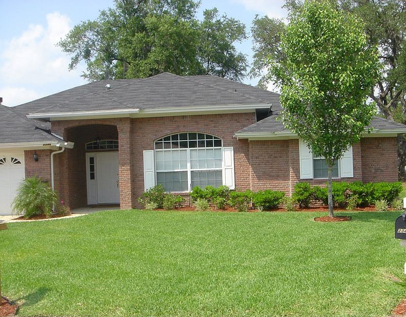 New Front Lawn /w New Irrigation system. 2 Car Garage 