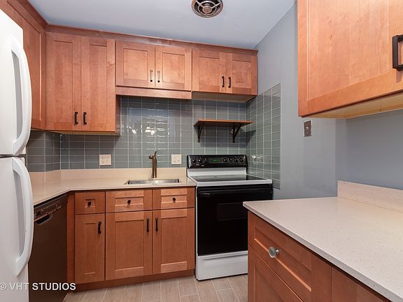 5th image of 1136 Greenleaf Ave APT 203
