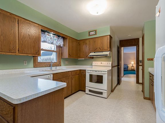 3rd image of 509 Whitegate Dr