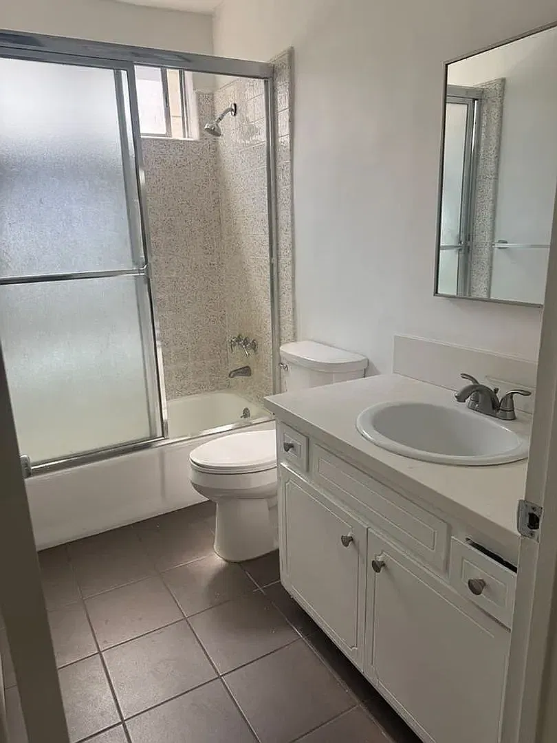 1424 N Poinsettia Pl — Photo 3