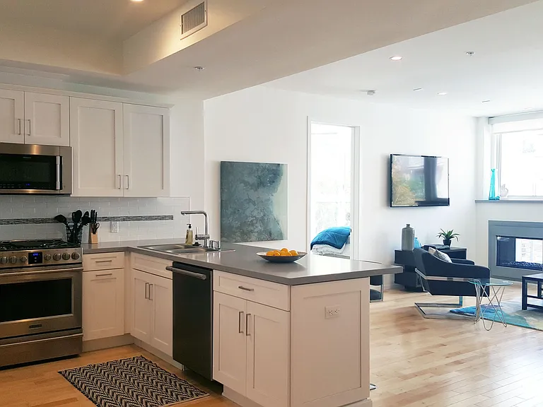 738 S Ogden Dr — Photo 14