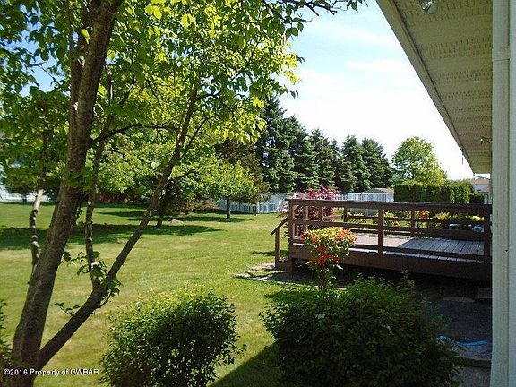 3rd image of 207 Peacock Dr