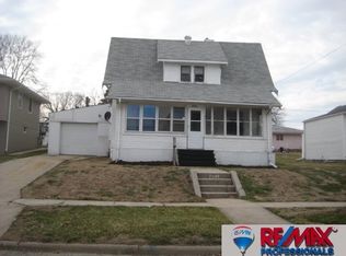 2506 S 40th St, Omaha, NE 68105