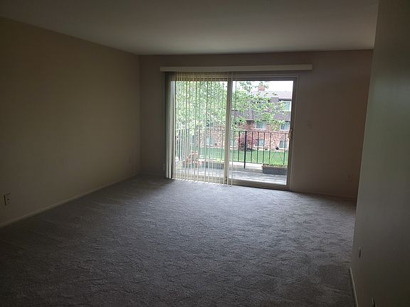 4th image of 422 Riviera Dr #422