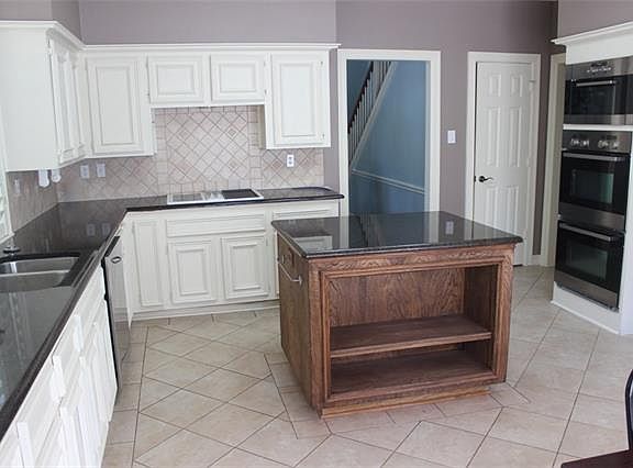 5th image of 2208 Yaupon Dr