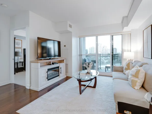 120 Dallimore Cir #820, Toronto, ON M3C 4J1