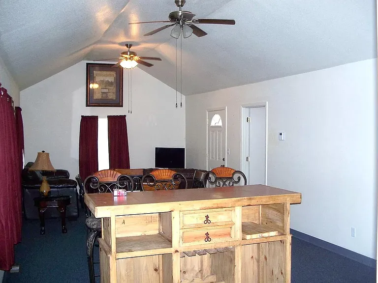 128 E Pine St — Photo 24