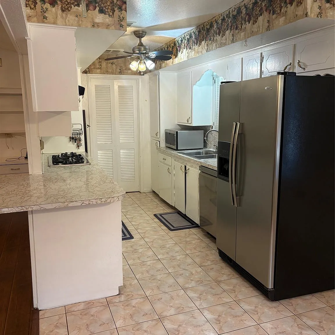 3 bed, 2.0 bath, 2288 sqft, $1,900 — Photo 4