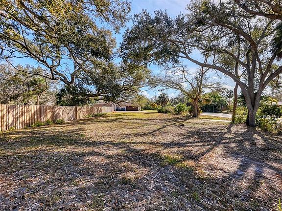 3rd image of 3917 Desoto Rd