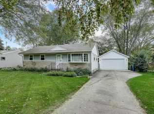 8813 S Chicago Rd, Oak Creek, WI 53154