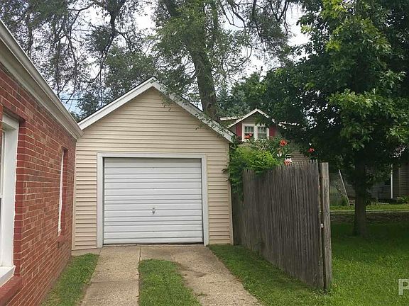 5th image of 611 E Lake Ave