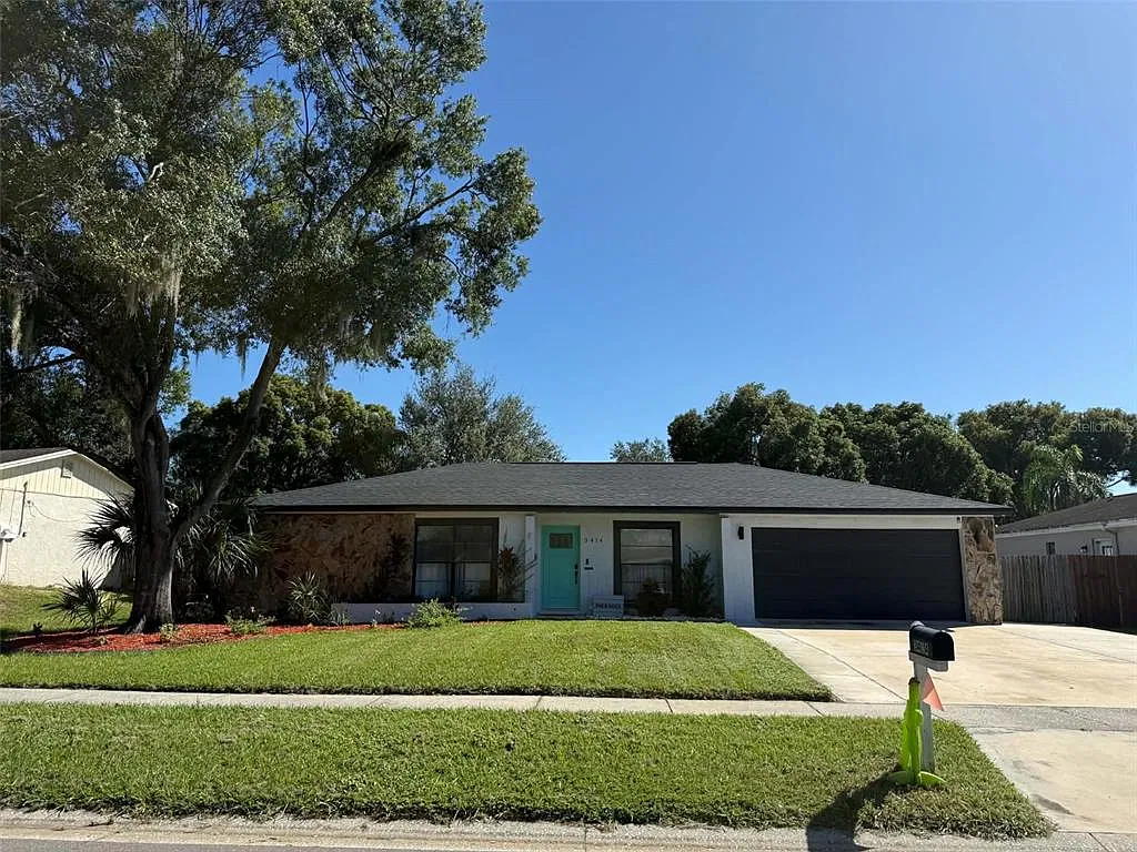 4 bed, 2.0 bath, 1946 sqft, $3,400 — Photo 1