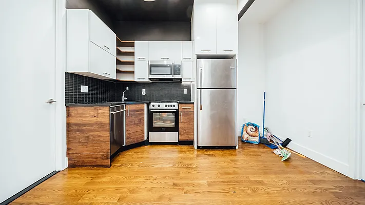 Rented by Nooklyn NYC LLC | media 18