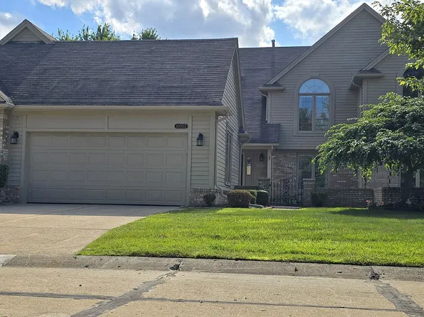 16907 Driftwood Dr, Macomb, MI 48042