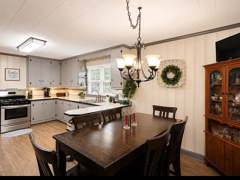 Eat in dinning area~ Large enough for 6 person table.