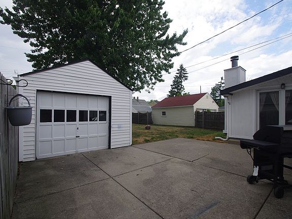 3rd image of 34 Harvest Ave