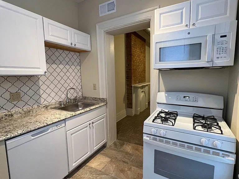 2360 Auburn Ave #5 — Photo 17