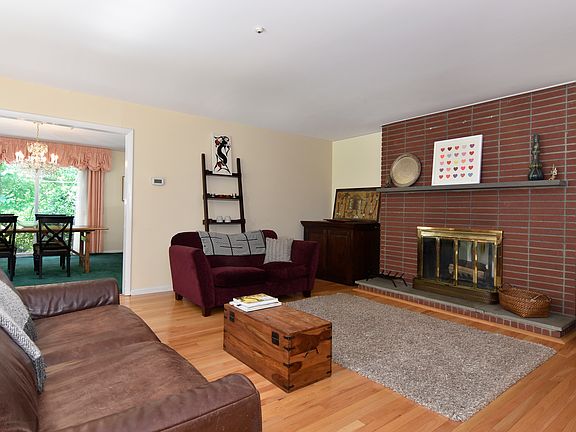 5th image of 56 Circle Dr